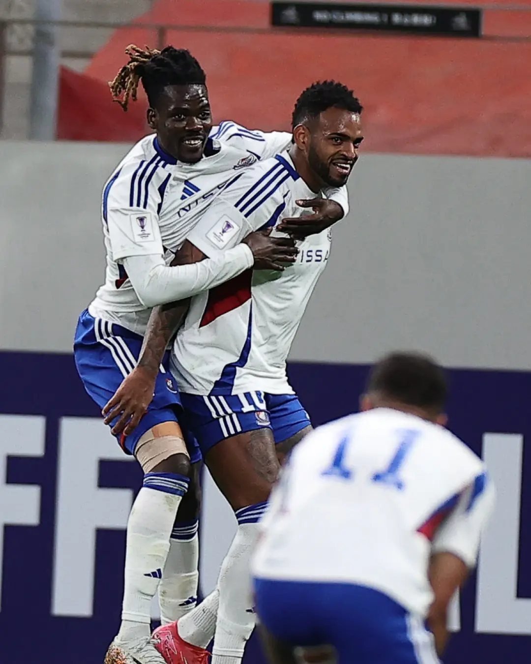 ayx-关于冲刺阶段突围战来临，上海海港围绕欧冠复出首秀，目标明确，身体对抗强度拉满的信息